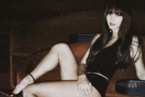 Gia đình bạn trai tỷ phú đến xem Lisa (BlackPink) nhảy thoát y đêm cuối