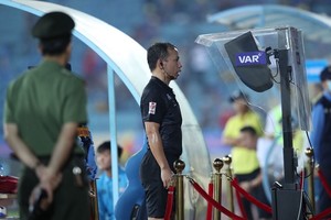 Hệ thống VAR gây tranh cãi tại V-League