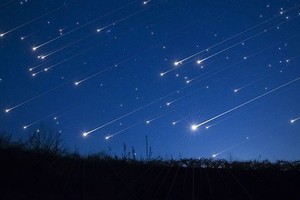 Mưa sao băng Geminids đạt cực đại vào lúc nào?