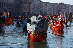 Lễ hội hóa trang hấp dẫn ở Venice thu hút hàng nghìn người