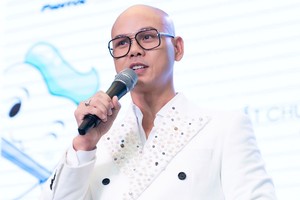 Nam ca sĩ với chiếc đầu trọc "đặc biệt" của showbiz Việt