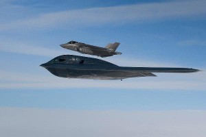 Lần đầu trong lịch sử tiêm kích F-35 của Mỹ "đá cặp" cùng B-2 Spirit