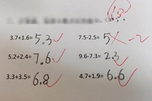 Bài toán 7,5 - 2,5 = 5 bị gạch sai, lời giải thích khiến ai cũng bất ngờ