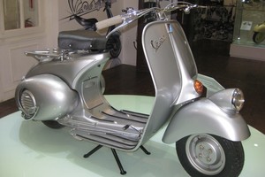 Vespa được bình chọn huyền thoại thiết kế thế giới