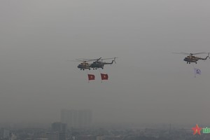 “Hổ mang chúa” Su-30MK2 hợp luyện trên bầu trời Thủ đô