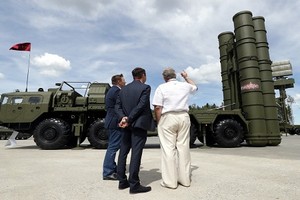 Thổ Nhĩ Kỳ triển khai S-400, chiến đấu cơ Syria "tắt điện"? 