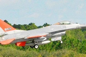 Mỹ hoán cải F-16 thành UCAV lớn nhất thế giới, bay nhanh như tiêm kích