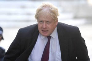 Nóng: Thủ tướng Anh Boris Johnson tự xác nhận dương tính Covid-19 