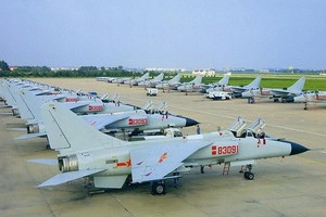 "Quan tài bay" JH-7 Trung Quốc áp sát biên giới có dọa được Ấn Độ? 