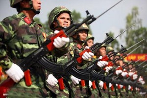 Phân loại AK-47 chính xác là "súng tiểu liên" hay "súng trường tấn công"? 