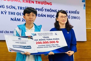 Hai học sinh đạt huy chương quốc tế xác nhận nhập học ĐH Khoa học Tự nhiên