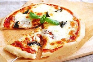 Làm bánh pizza margherita thơm ngon ngay tại nhà 