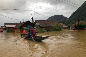 Cảnh giác mối nguy rình rập trẻ khi sống chung với lũ