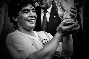 Dấu hiệu bệnh tim khiến huyền thoại bóng đá Maradona đột ngột qua đời