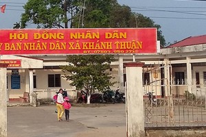 Lãnh đạo xã nợ 48 triệu “tiền nhậu”, bị dọa đốt trụ sở