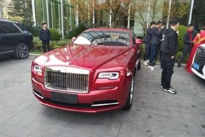 Thiếu gia Trung Quốc gây sốc với quà mừng đám cưới bạn là Roll Royce