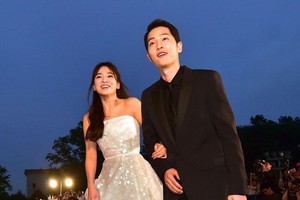 Hậu ly hôn, Song Hye Kyo "vượt mặt" Song Joong Ki nhận sự yêu thích khán giả Hàn