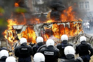 Hàng nghìn nông dân biểu tình bạo lực ở Brussels 