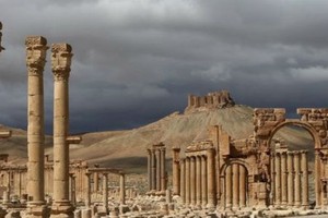 Syria không kích dữ dội phiến quân IS tại Palmyra