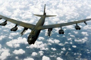 B-52 Mỹ bay sát đảo nhân tạo TQ bồi đắp ở Biển Đông