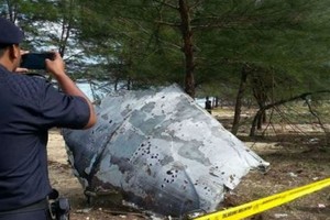 Malaysia phát hiện mảnh vỡ, dấy lên tin đồn là của MH370