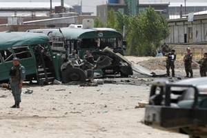 Hiện trường Taliban đánh bom liều chết ở Afghanistan, 70 người thương vong