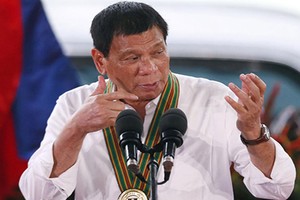 Tổng thống Philippines Duterte cảnh báo đoạn tuyệt quan hệ với Mỹ