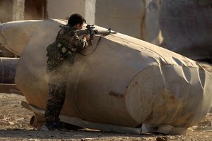 Ảnh: SDF dốc sức đánh IS tại “thủ phủ” Raqqa 