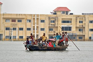 Thành phố Mumbai hỗn loạn do mưa lũ dài ngày