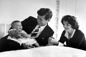 Chuyện tình lãng mạn của vợ chồng Tổng thống Kennedy