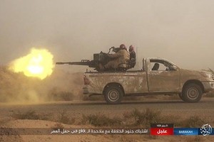 Ảnh: IS phản công SDF ở mỏ dầu lớn nhất Syria