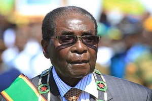 Tổng thống Zimbabwe Robert Mugabe quyết không từ chức