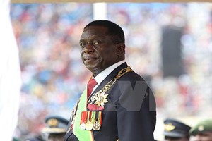 Tân Tổng thống Zimbabwe Emmerson Mnangagwa giải tán nội các