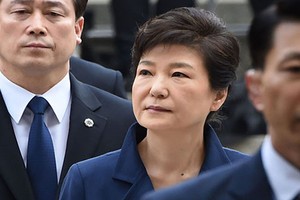 Cựu Tổng thống Park Geun Hye đối mặt với án "chung thân"