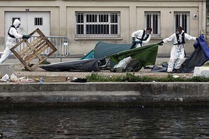 Cảnh sát Pháp phá dỡ “trại tị nạn” giữa lòng thủ đô Paris