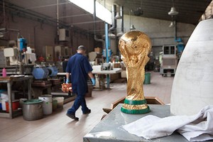 Đột nhập nơi sản xuất cúp vàng World Cup nổi tiếng thế giới