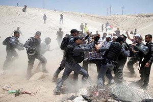 Israel phá làng người Palestin, bạo lực bùng phát dữ dội