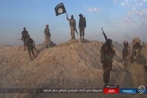 IS đột kích bất ngờ, Quân đội Syria tổn thất nặng tại Deir Ezzor?