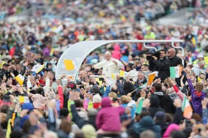 Biển người đón Giáo hoàng Francis tại Ireland