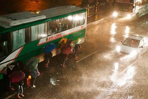 Siêu bão Mangkhut đang càn quét Philippines