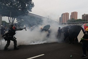 Hàng nghìn người Hong Kong biểu tình chống xã hội đen