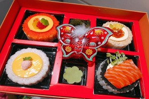 9x “hốt bạc” nhờ sáng tạo bánh trung thu sushi gây “sốt"