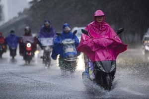 Bắc Kinh đón bão lớn nhất trong năm, hàng trăm chuyến bay bị hủy