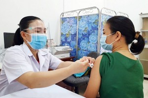 Ba tỉnh có ca mắc COVID-19 cao nhưng tỷ lệ tiêm vaccine thấp