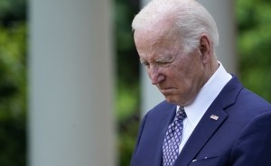 Đằng sau quyết định từ bỏ cuộc đua vào Nhà Trắng của ông Biden