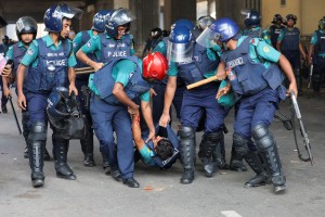 Gần 100 người thiệt mạng vì bạo loạn ở Bangladesh 