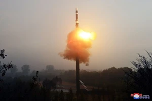 Triều Tiên tuyên bố thử thành công ICBM mới, các nước phản ứng sao?