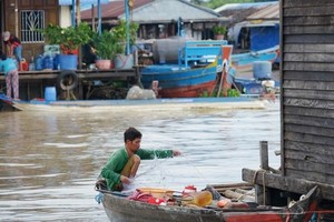 Cuộc sống khó khăn của bà con gốc Việt tại Biển Hồ