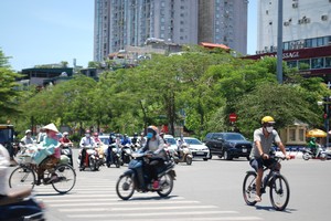 Hà Nội: Nhọc nhằn “kiếp mưu sinh” dưới cái nắng như đổ lửa