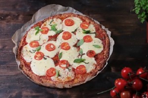 Khéo tay làm pizza súp lơ hấp dẫn từ cái nhìn